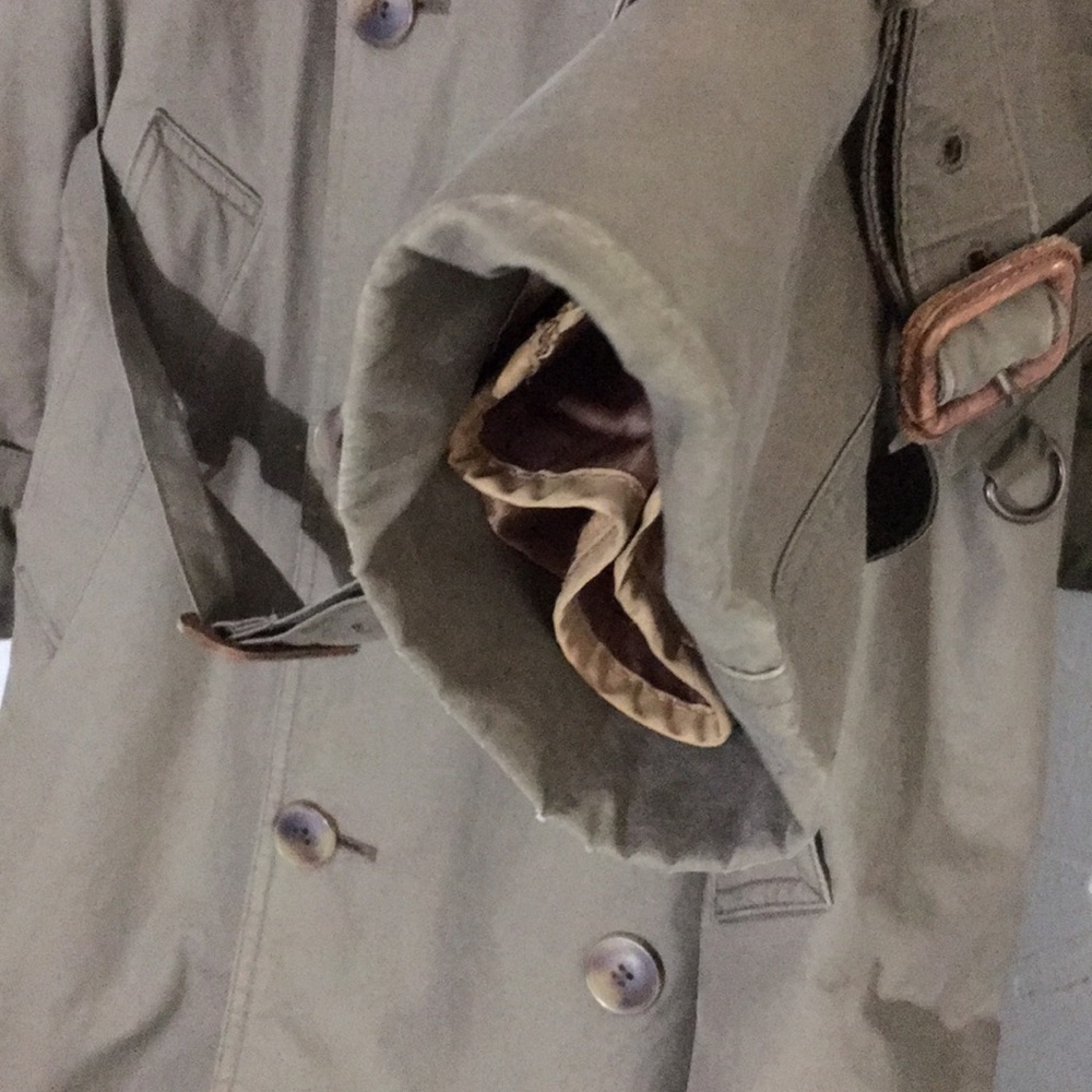 Brooks Brothers Trench coat. - Picture 7 of 8